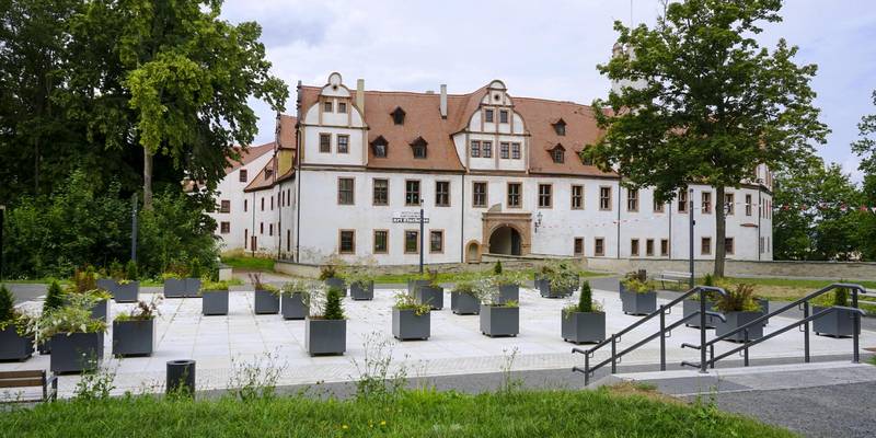 Schloss mit Schlossvorplatz 